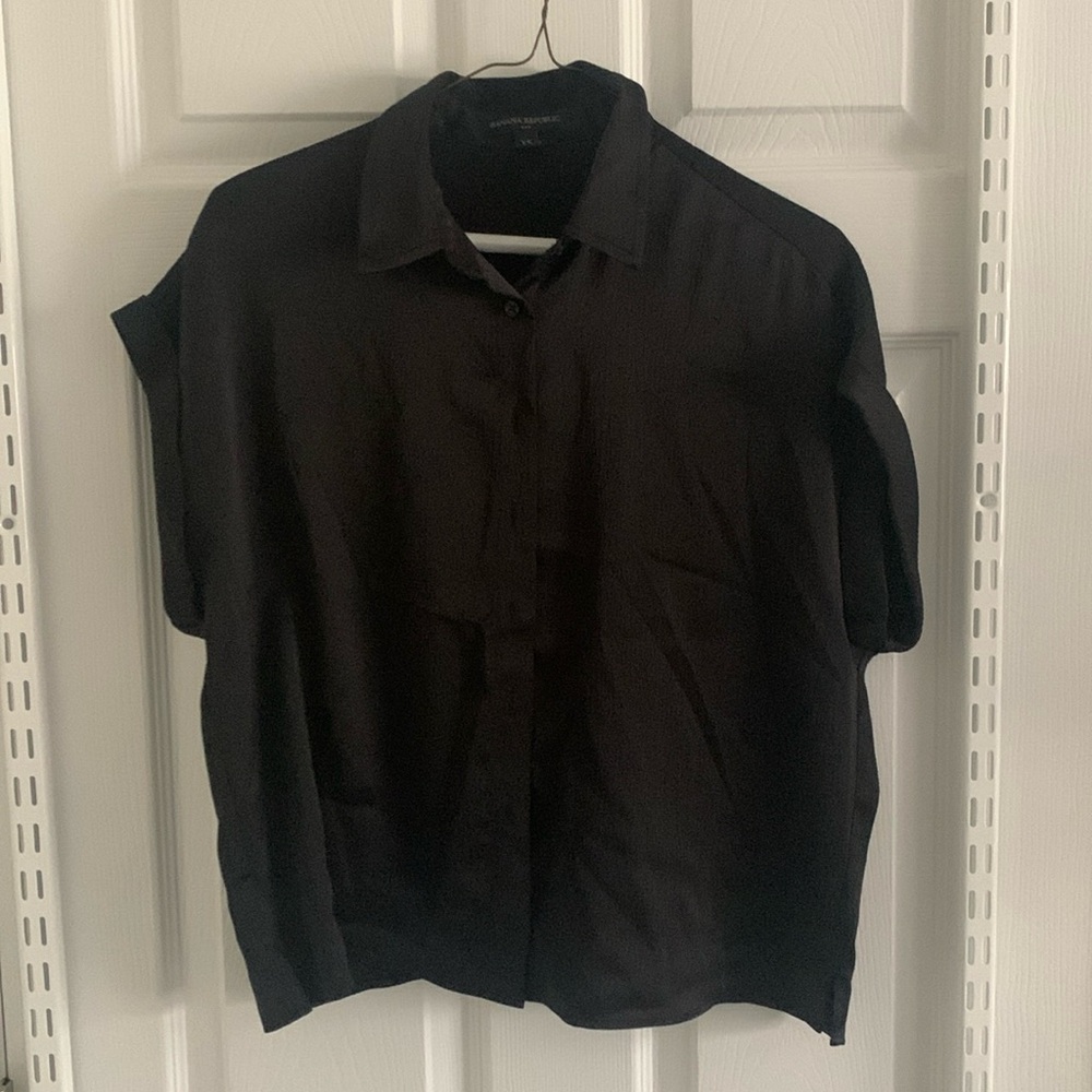 Banana Republic Factory button down collared top, size XS